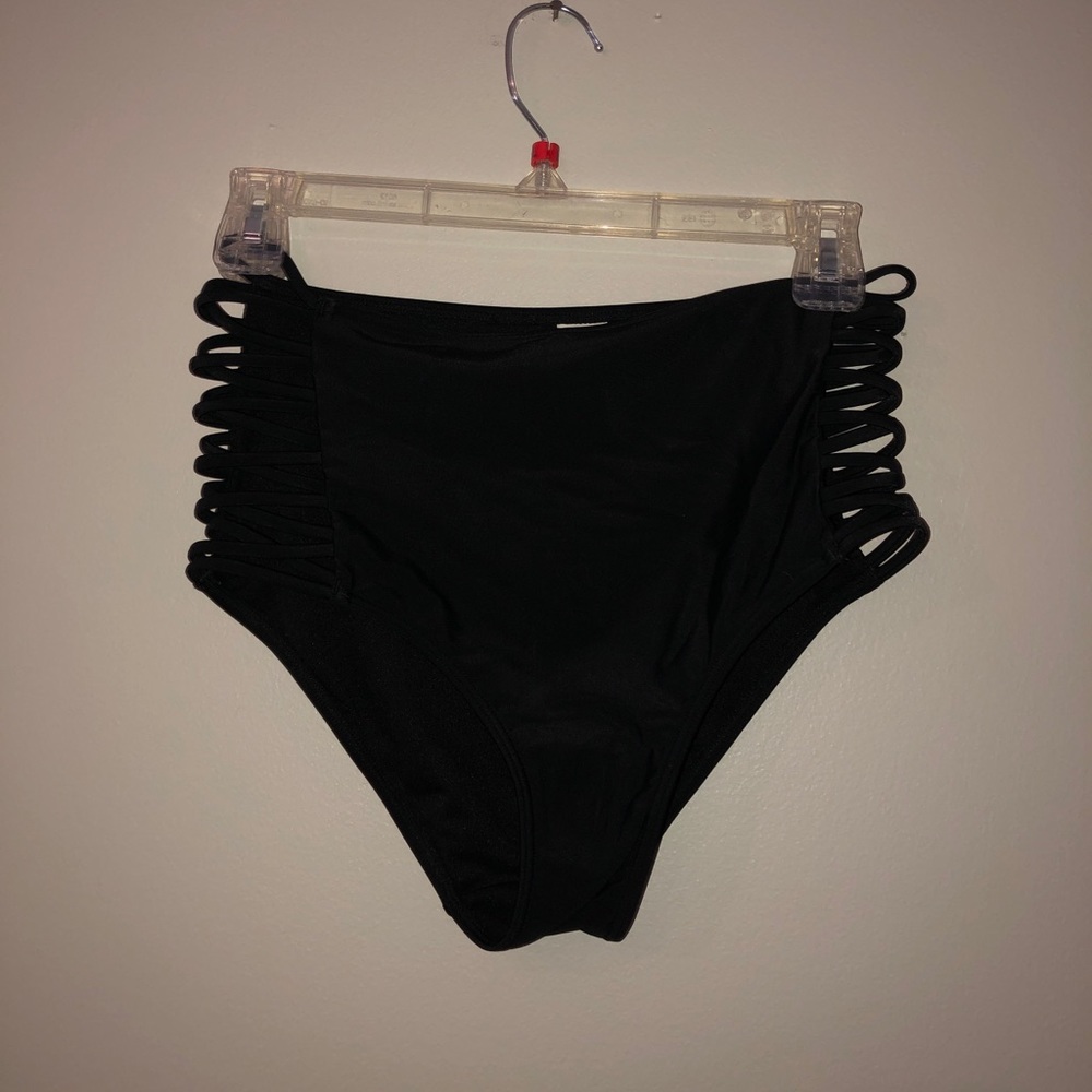 HOLLISTER HIGH WAISTE CUT OUT BIKINI BOTTOMS